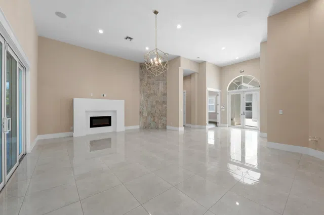 Residence photo 11