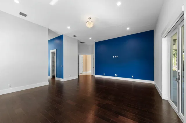 Residence photo 25