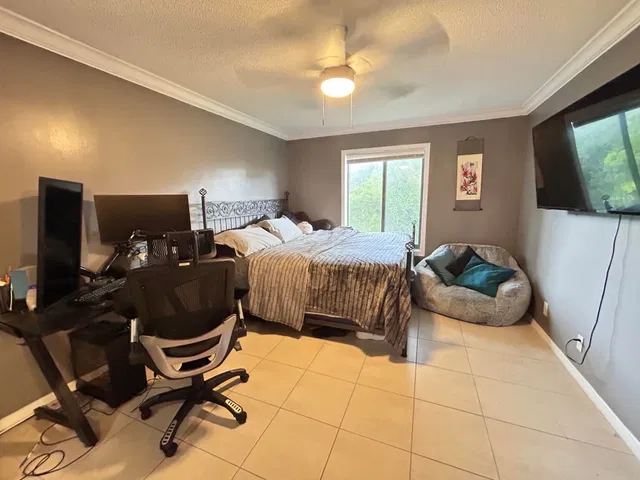 Unit F3 photo 18