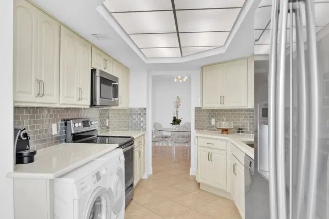 550 S Ocean Boca Unit 1003 photo 17