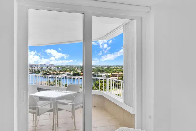 550 S Ocean Boca Unit 1003 photo 25