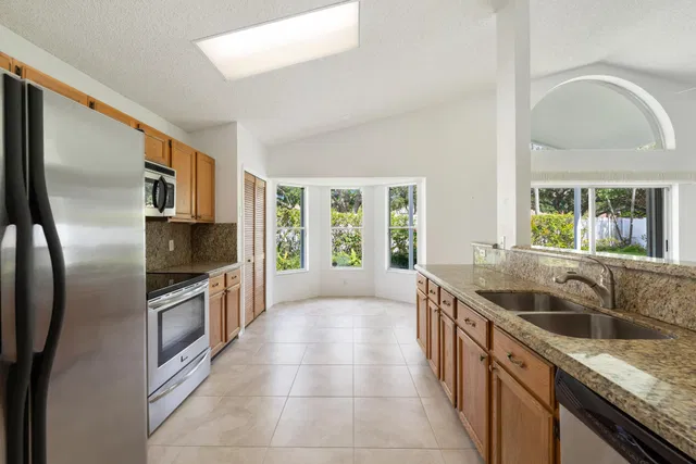  Residence photo 15