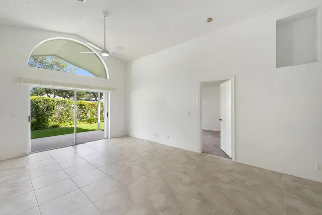  Residence photo 20