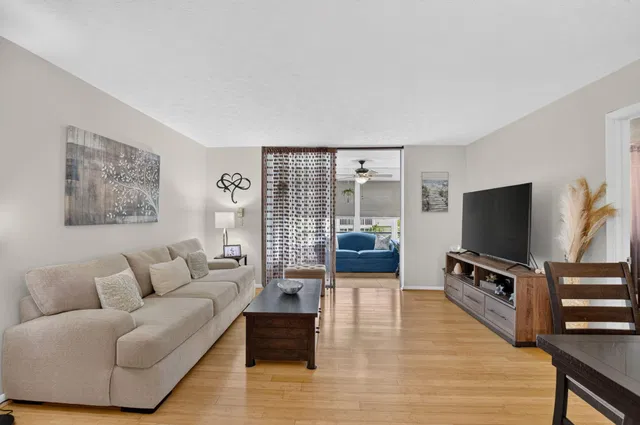 Unit 204 photo 7