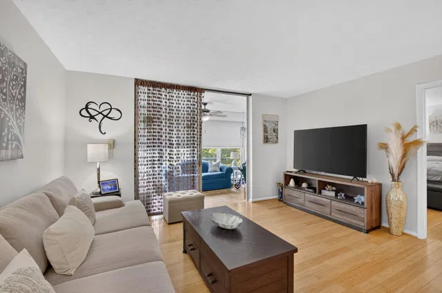 Unit 204 photo 9