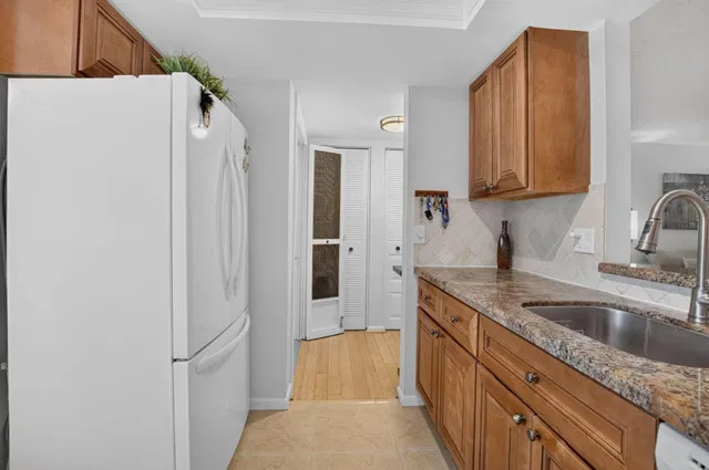 Unit 204 photo 17