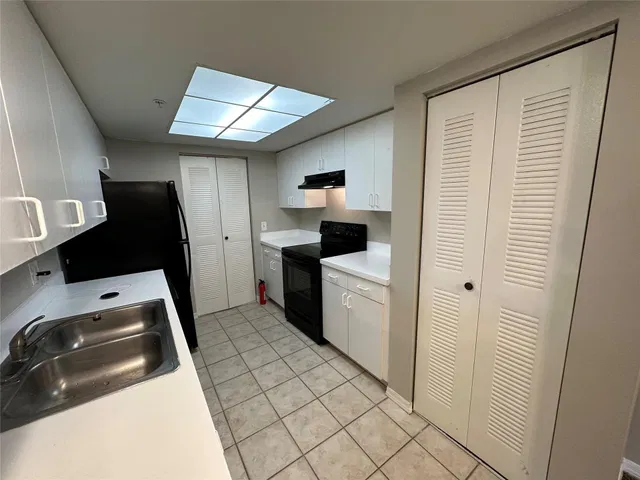 Unit 113 photo 8