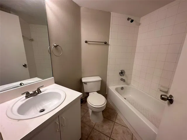 Unit 113 photo 13