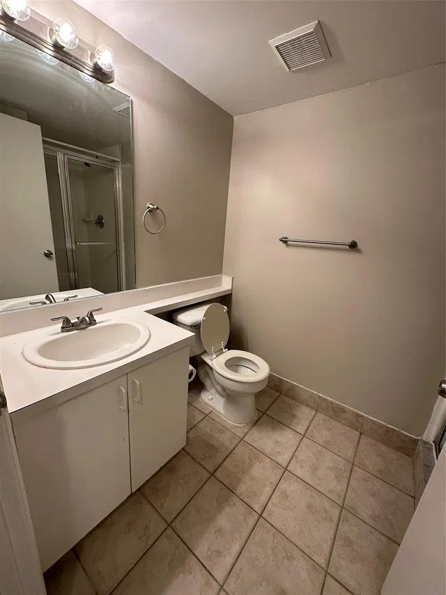 Unit 113 photo 15