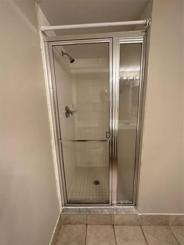 Unit 113 photo 16