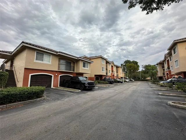 Unit 113 photo 22