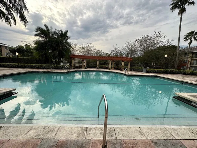 Unit 113 photo 23