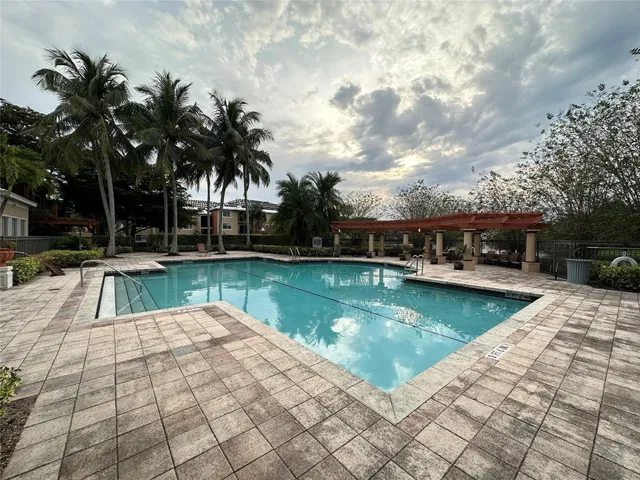 Unit 113 photo 26