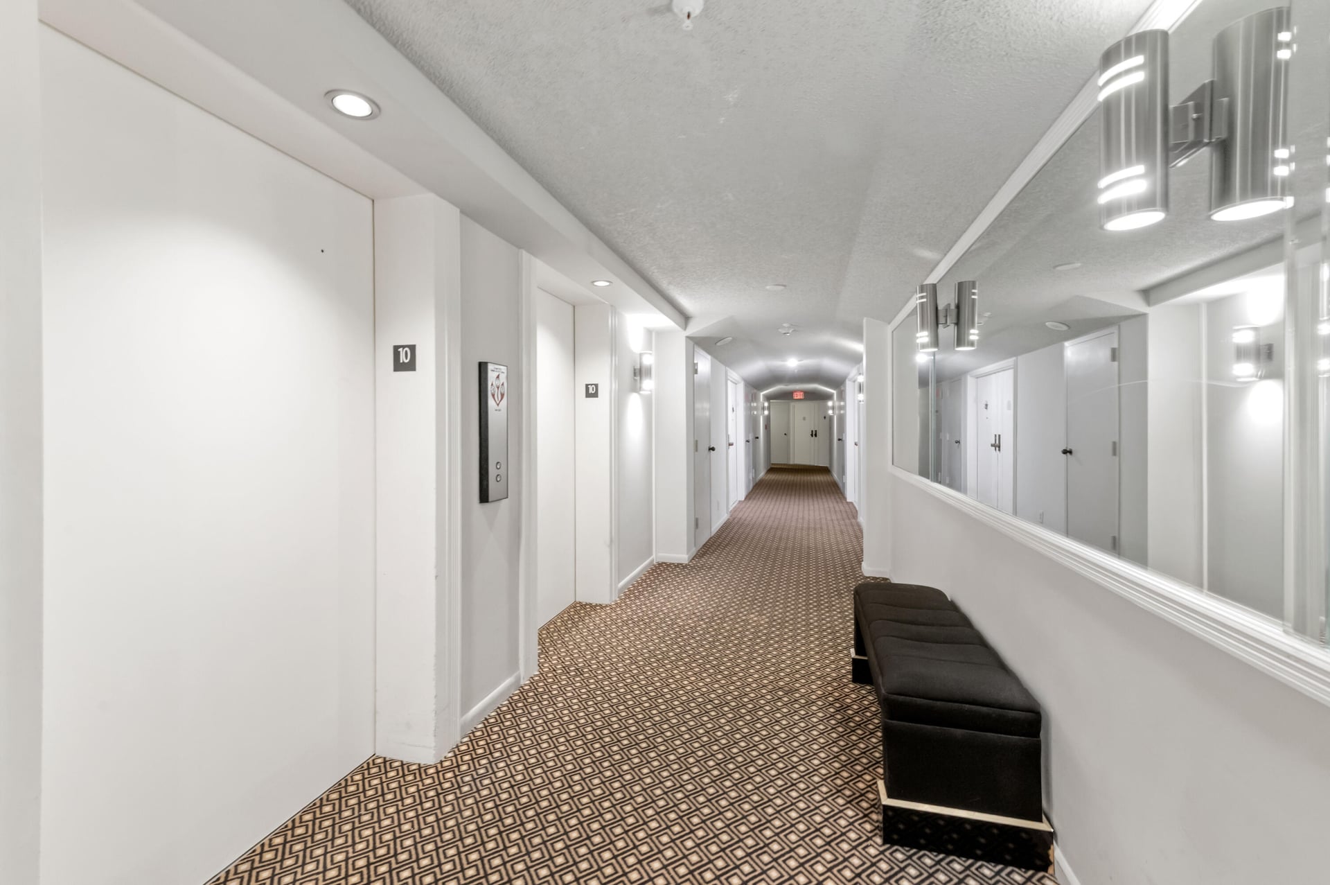 Consulate Place Unit 1004 photo 2