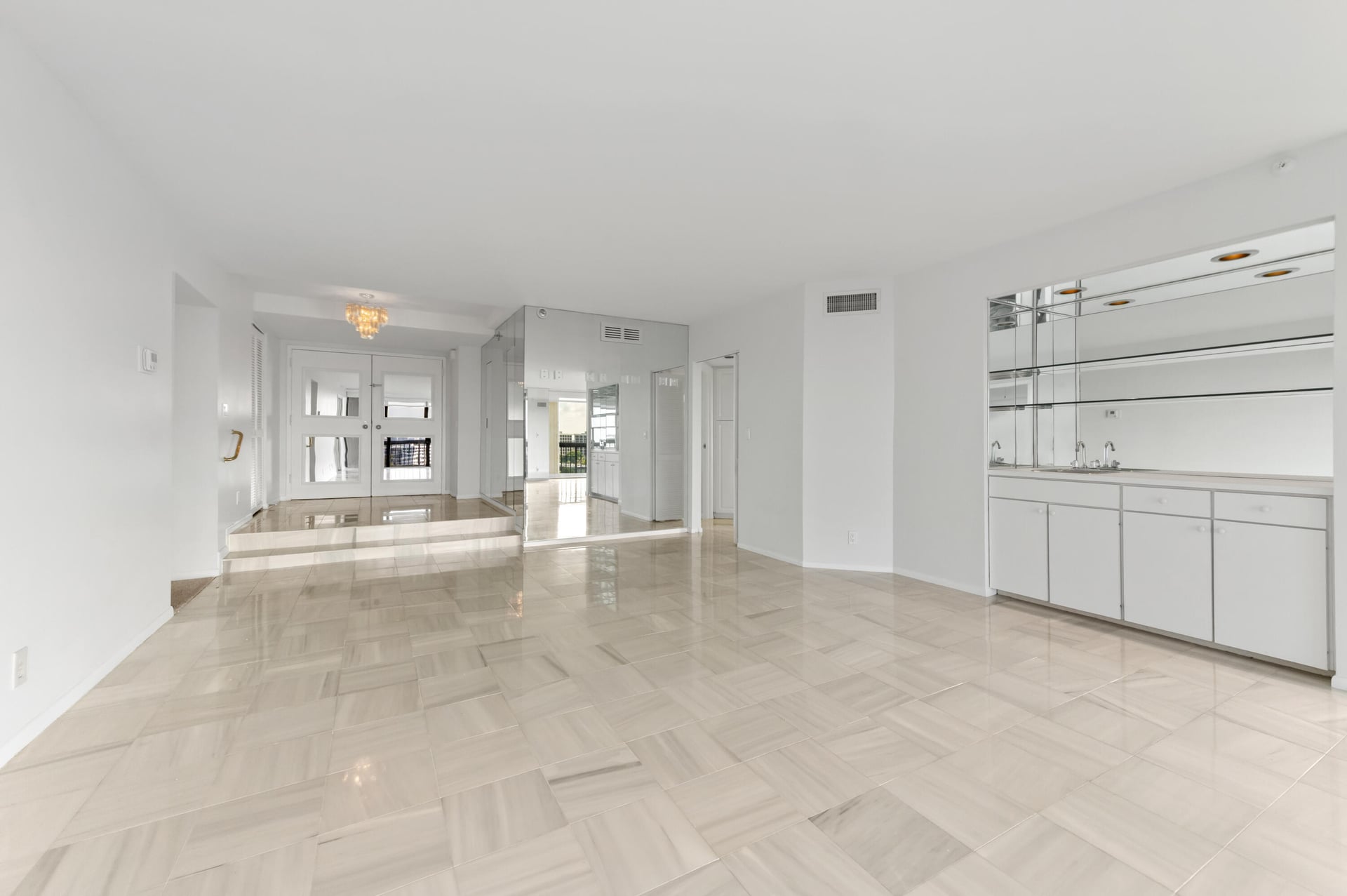 Consulate Place Unit 1004 photo 5