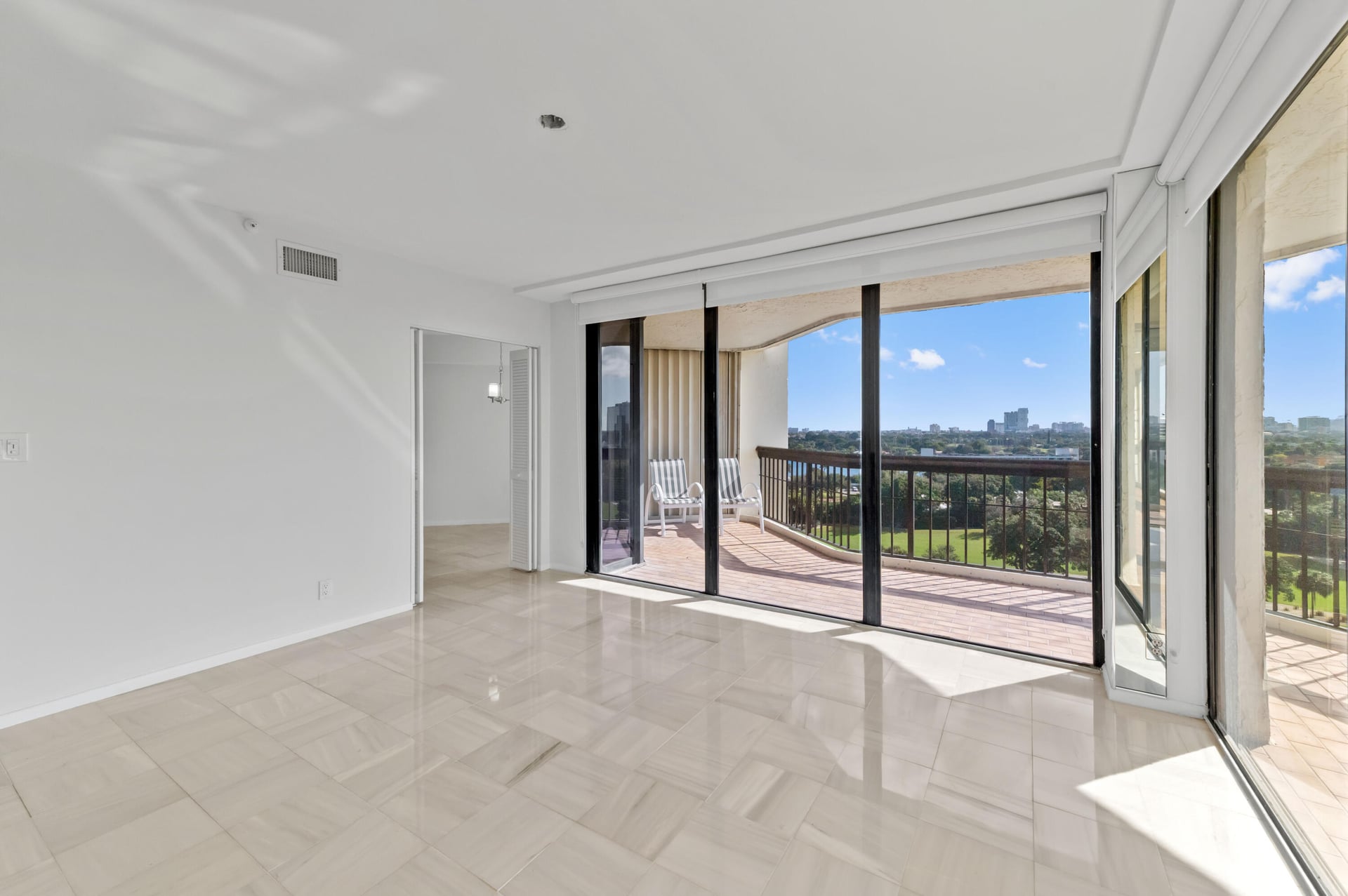 Consulate Place Unit 1004 photo 9