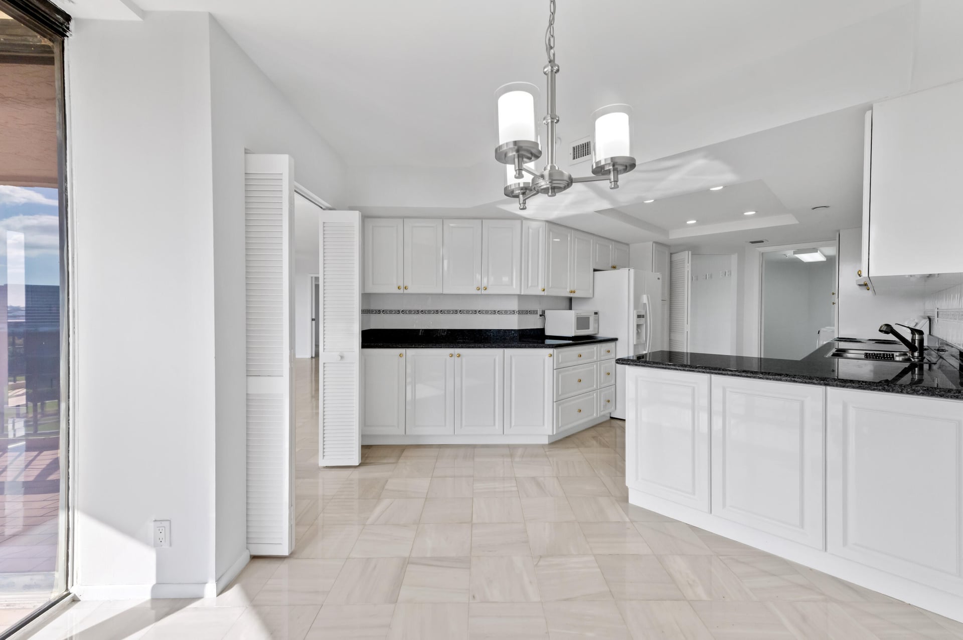 Consulate Place Unit 1004 photo 14
