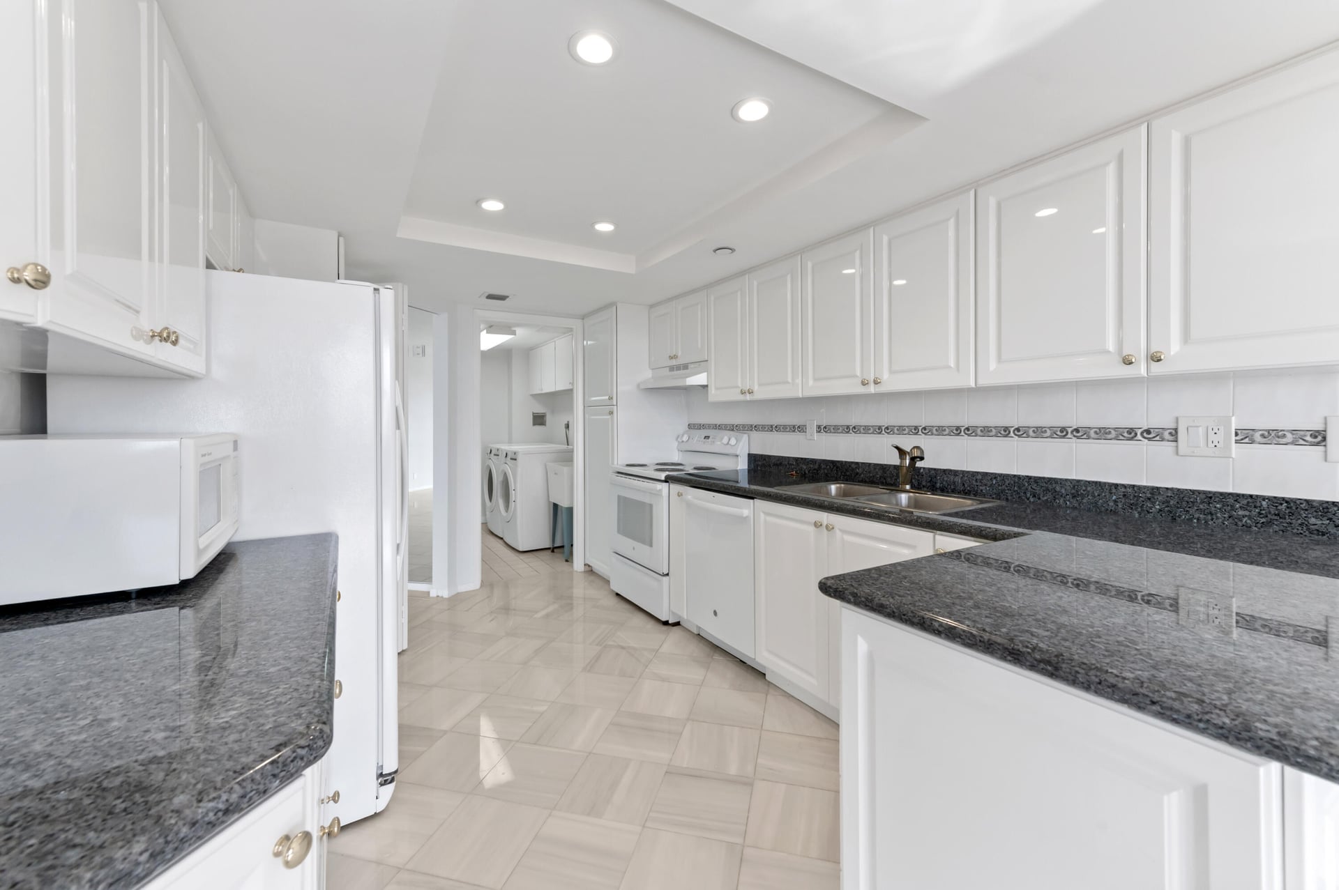 Consulate Place Unit 1004 photo 15