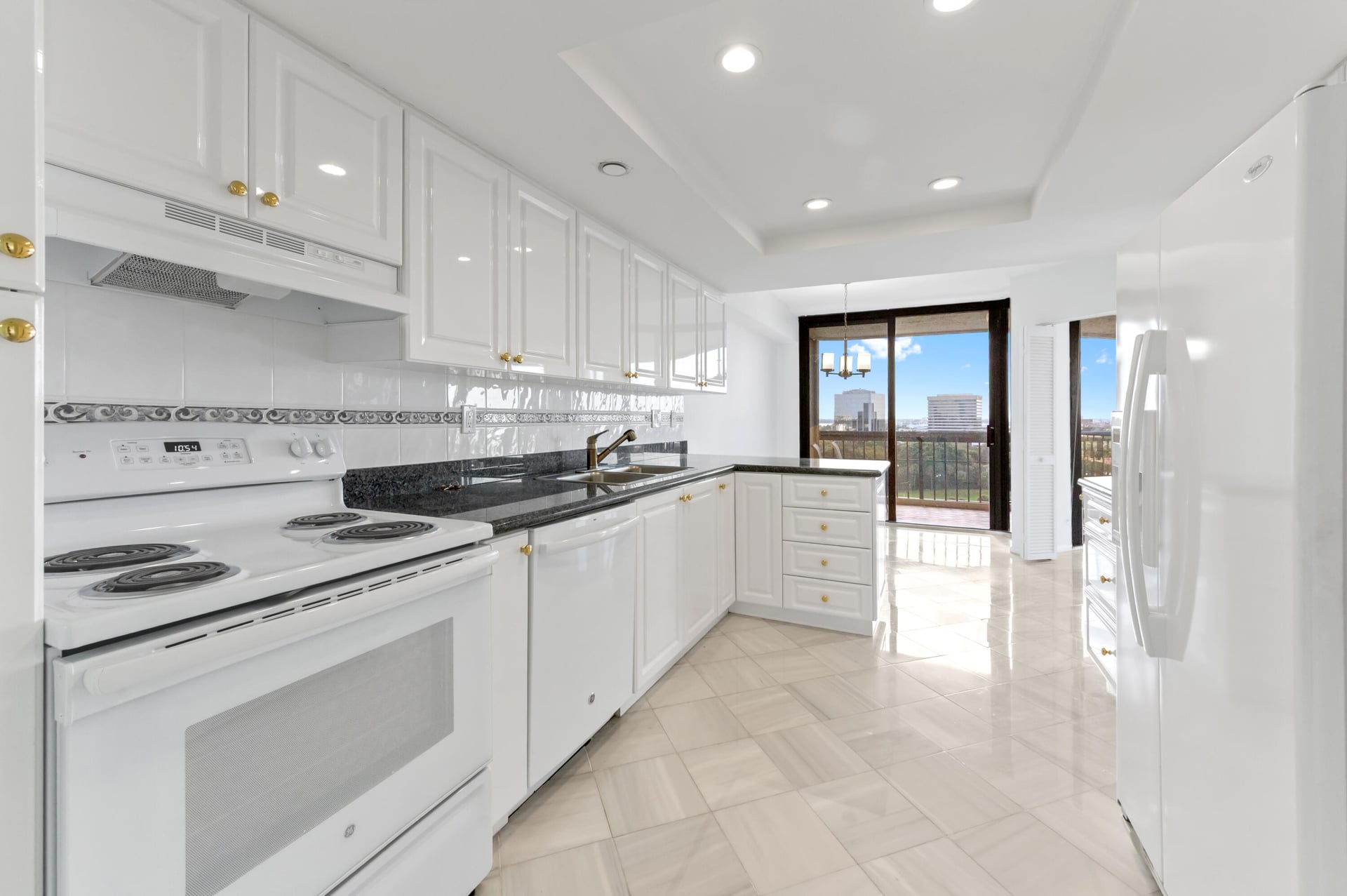 Consulate Place Unit 1004 photo 16
