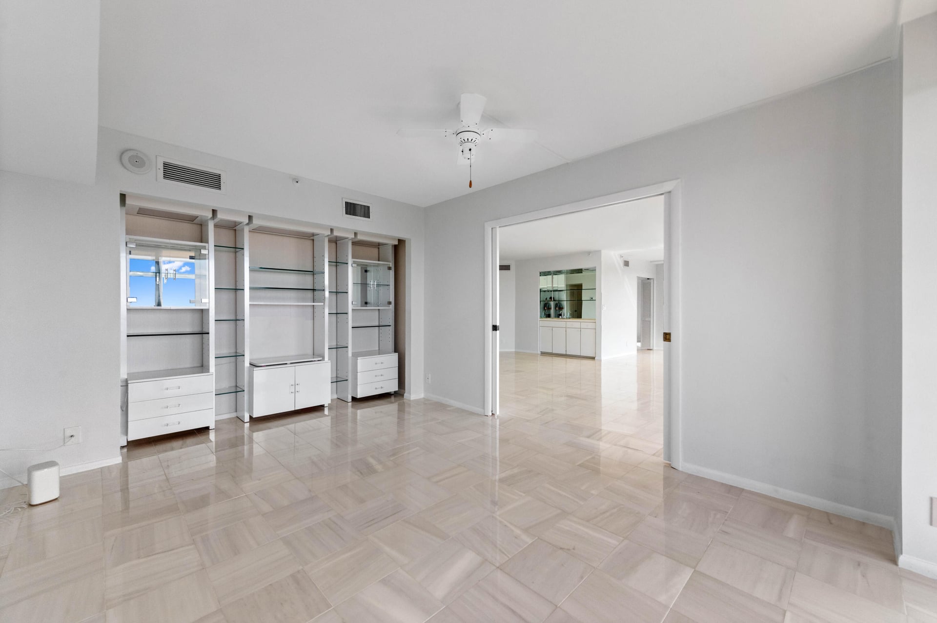 Consulate Place Unit 1004 photo 22