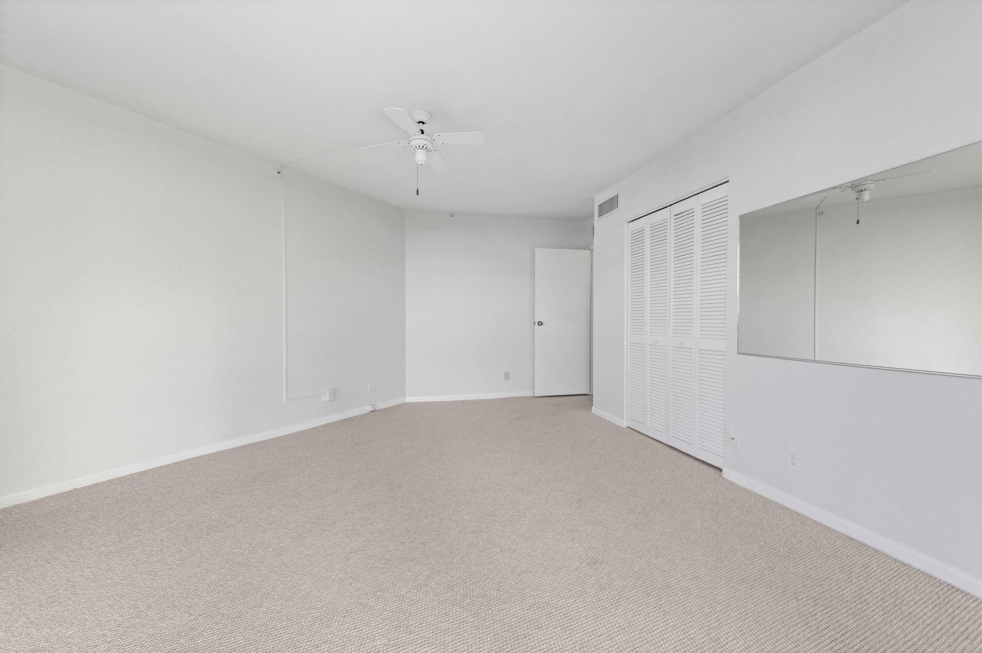 Consulate Place Unit 1004 photo 26
