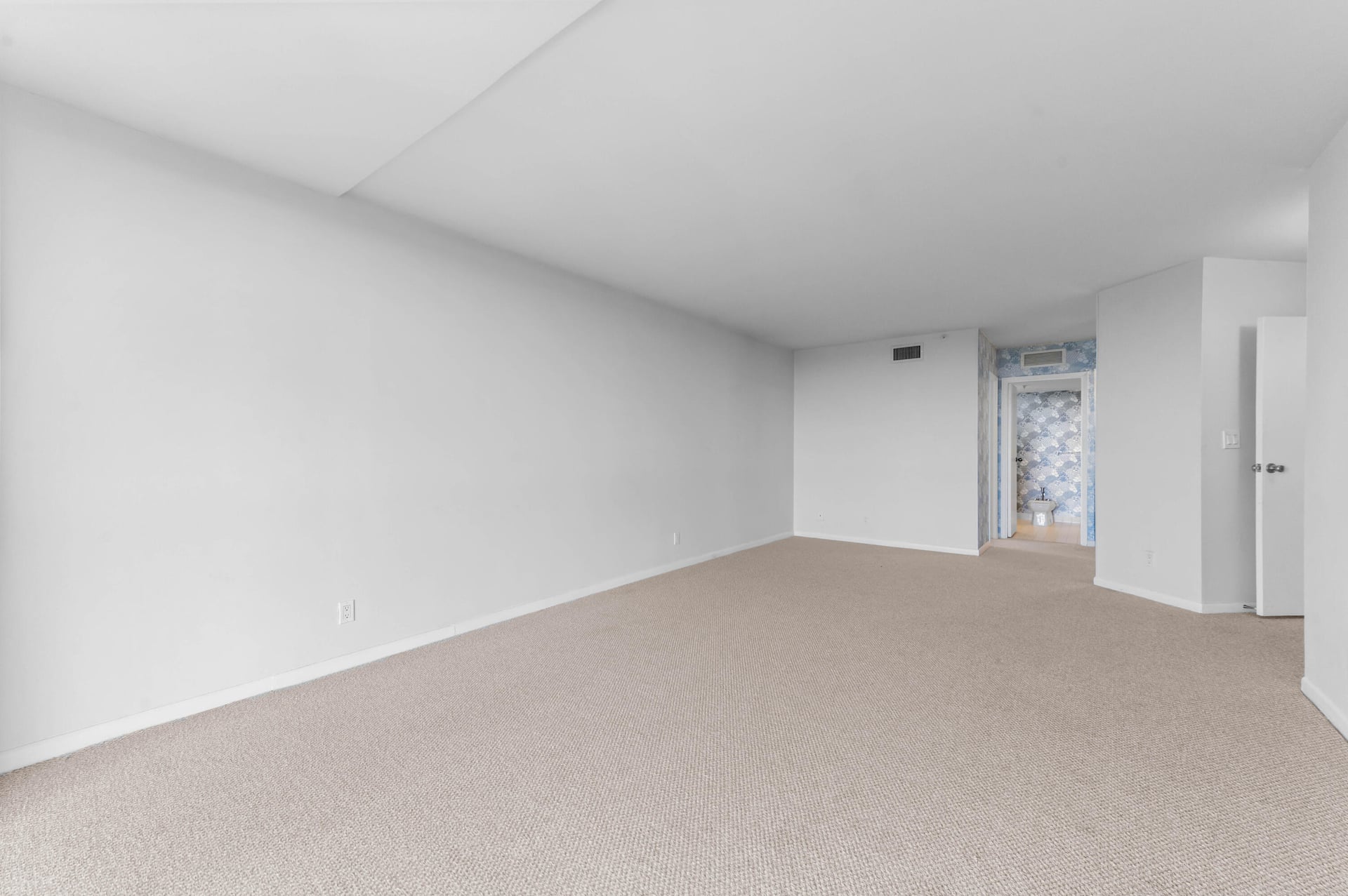 Consulate Place Unit 1004 photo 29