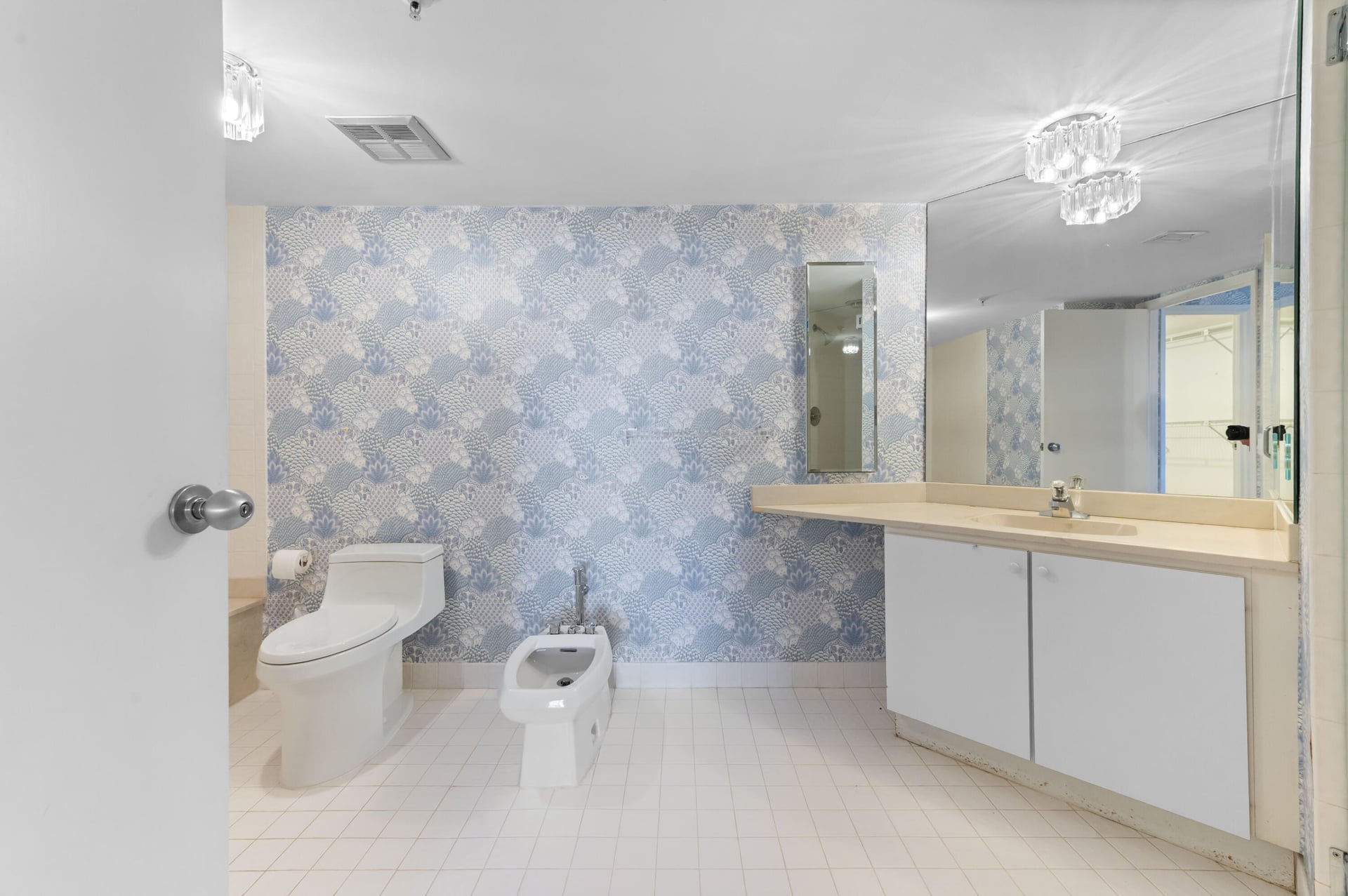 Consulate Place Unit 1004 photo 31