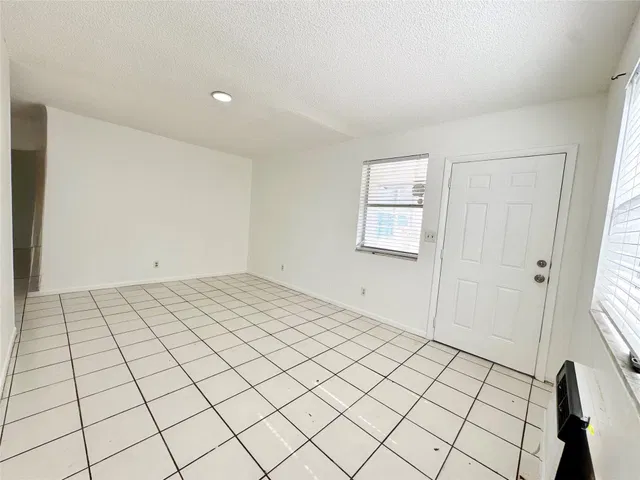 Residence photo 3