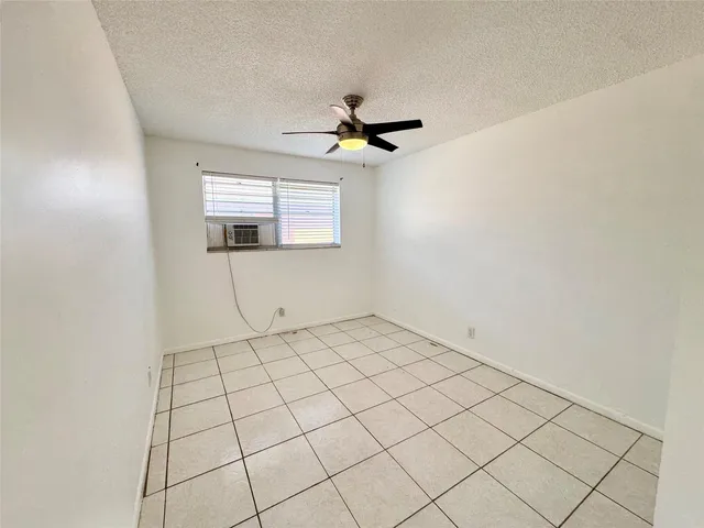 Residence photo 12