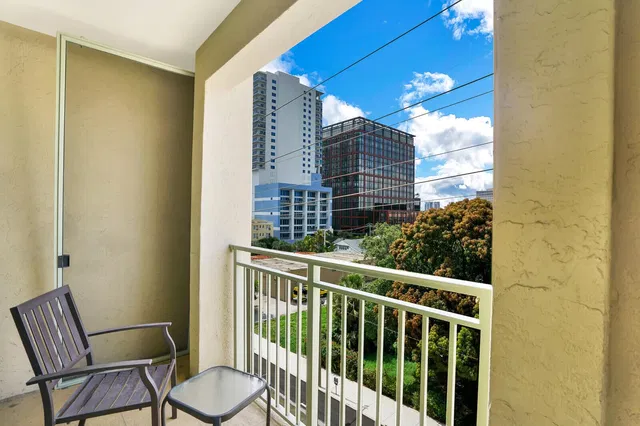 610 Clematis Unit 538 photo 19