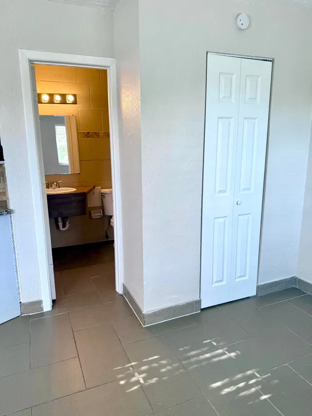 Unit 14 photo 9