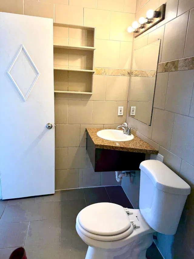 Unit 14 photo 10
