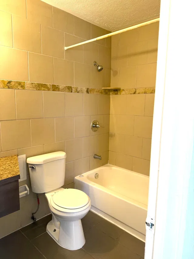 Unit 14 photo 11