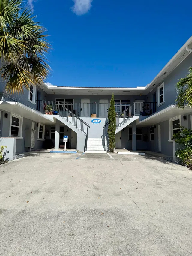 Unit 14 photo 12