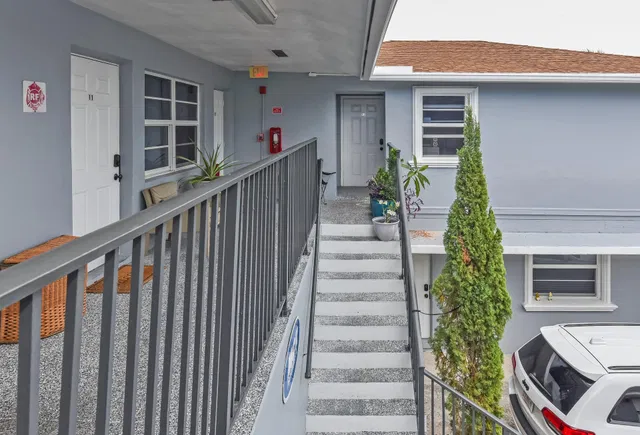 Unit 14 photo 15