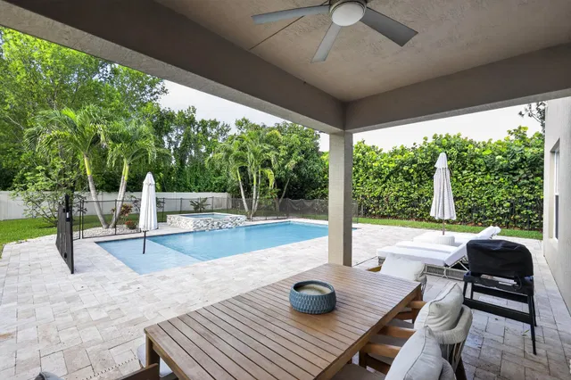 Residence photo 3