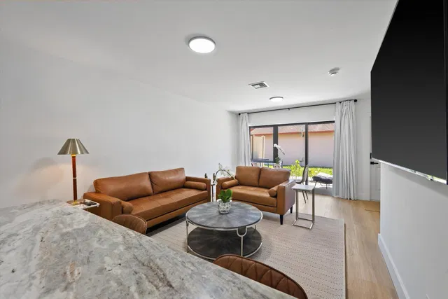 Residence photo 17