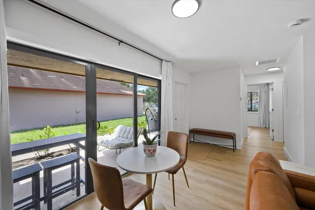 Residence photo 22