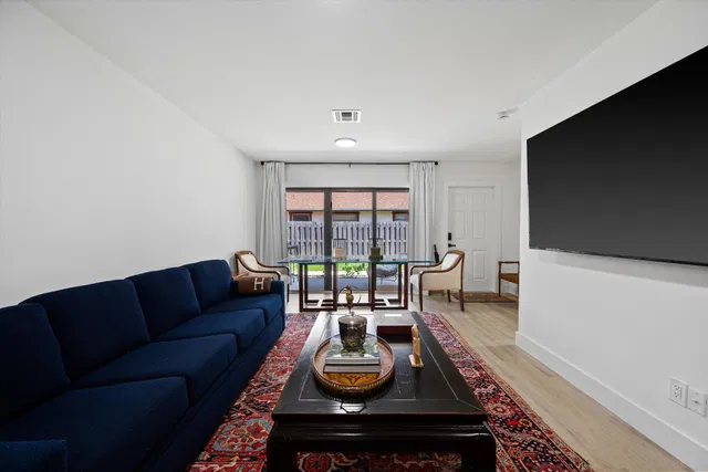Residence photo 56