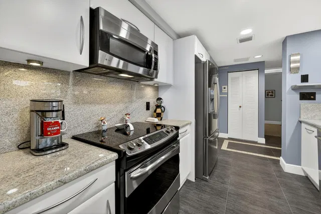 Unit 312 photo 14