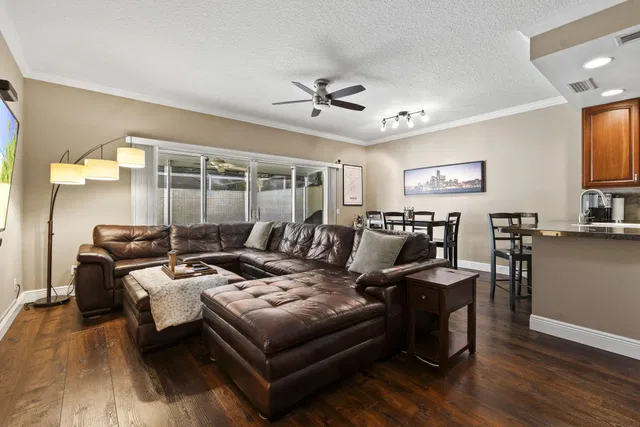 Residence photo 11
