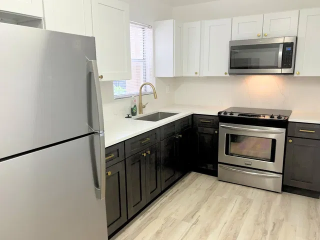 Unit 463 photo 2
