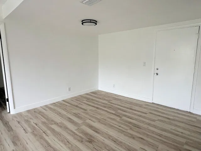 Unit 463 photo 5