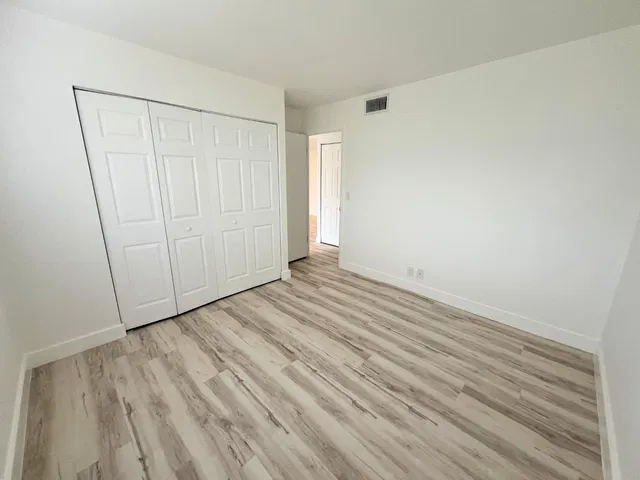 Unit 463 photo 7