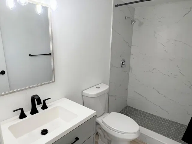 Unit 463 photo 11