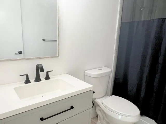 Unit 463 photo 12