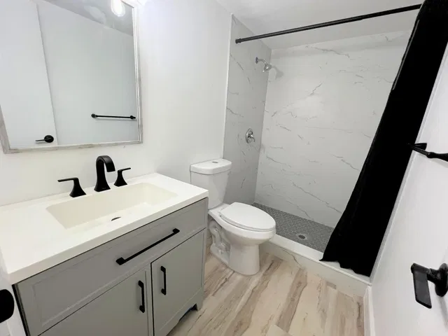 Unit 463 photo 13