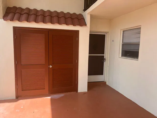 Unit 463 photo 16