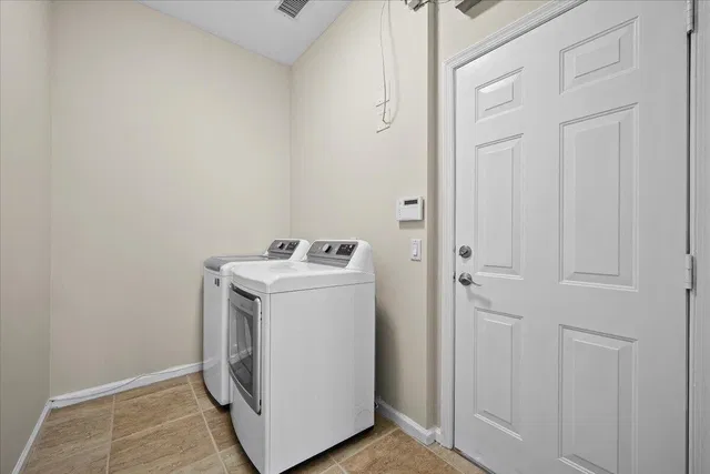  Residence photo 32