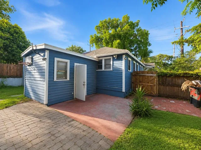 Residence photo 2